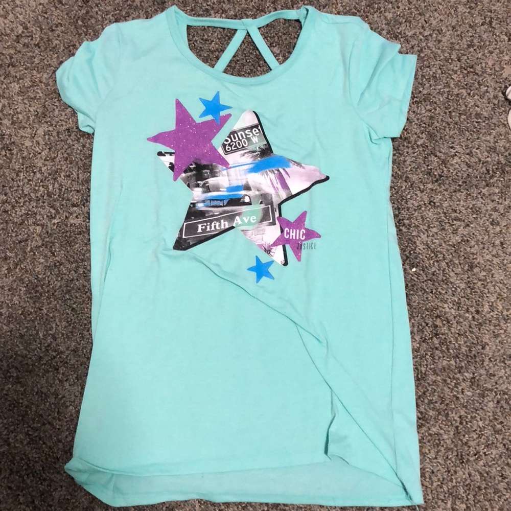 Light weight, very comfortable shirt.